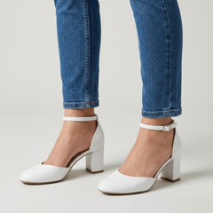 Alaya | Zapatilla con Correa Plateada