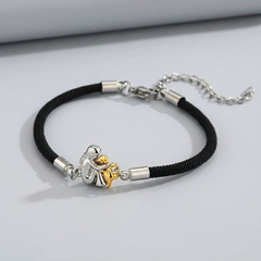 Abrazo Eterno — Pulsera con Dije