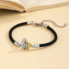 Abrazo Eterno — Pulsera con Dije