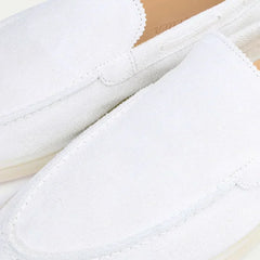 Classico | Mocasín de Gamuza — Blanco Perla